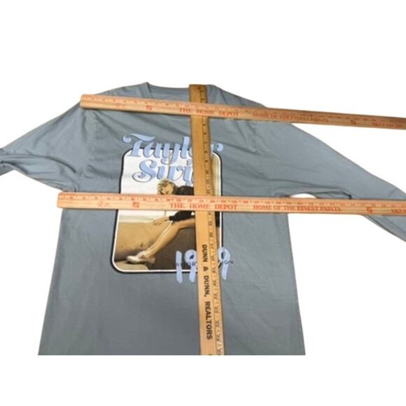 "TAYLOR SWIFT" 1989 Long Sleeve Blue T-Shirt SZ M Taylor's Version Concert - Picture 6 of 10